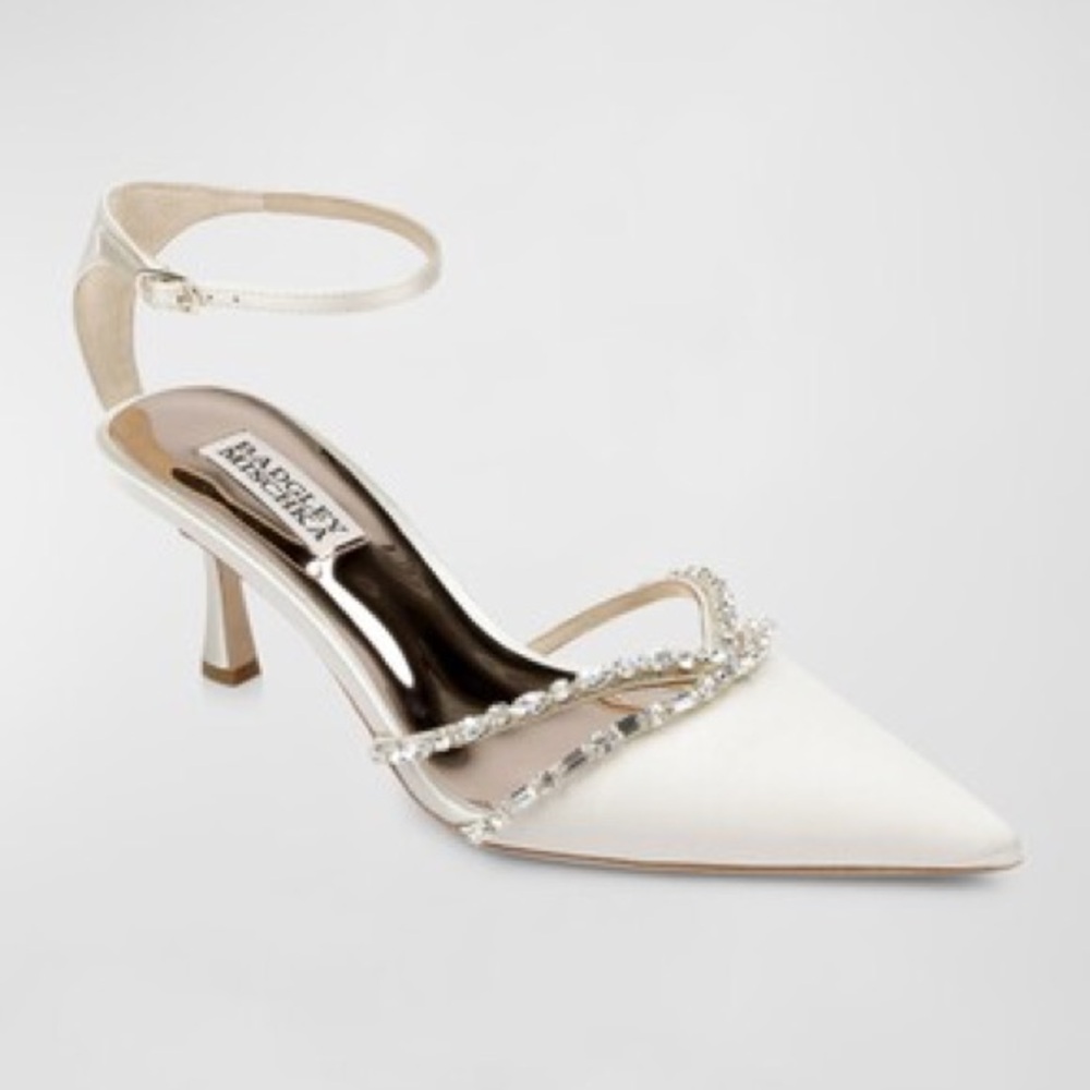 Badgley Mischka ivory Heels with Silver Accents